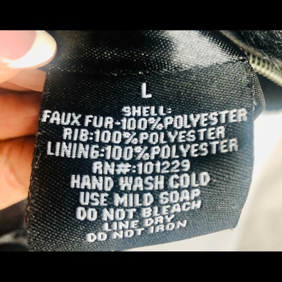 Black faux fur cropped vest. Size L. - Picture 7 of 7